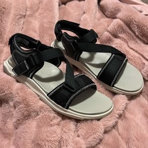 NIB Earth Origins Sandals